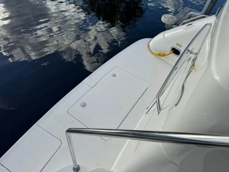 Slide: The Image of 2001 Sea Ray 420 Aft Cabin yacht deck with water reflection. - 29