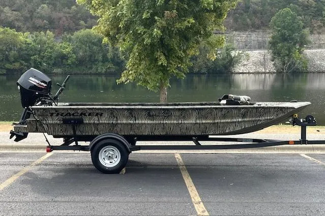 Slide: The Image of Tracker Grizzly 1654 T Sportsman 2026 - 42