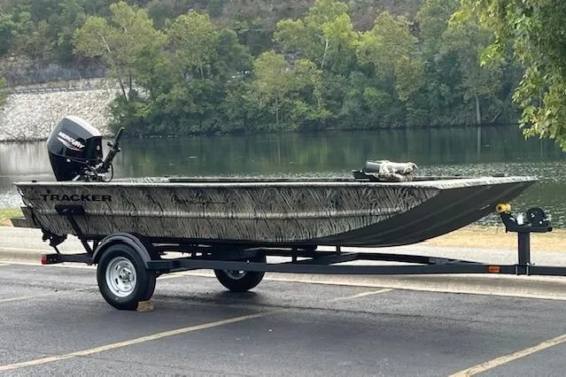 Slide: The Image of Tracker Grizzly 1654 T Sportsman 2026 - 44