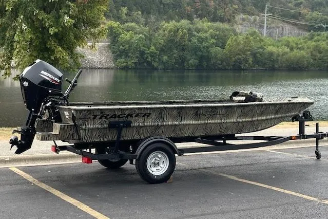 Slide: The Image of Tracker Grizzly 1654 T Sportsman 2026 - 45