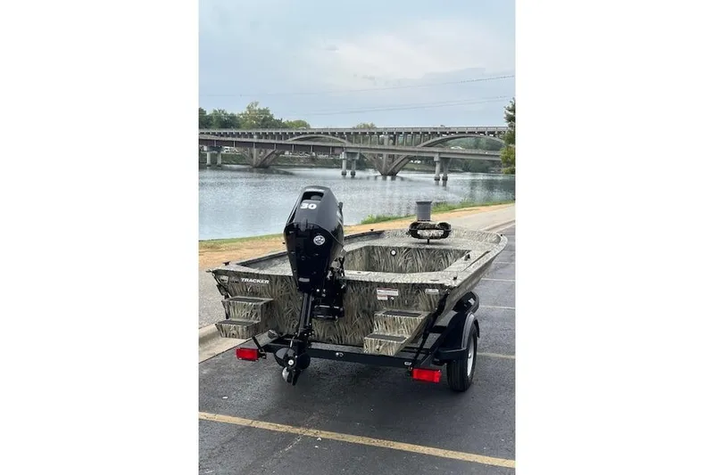 Slide: The Image of Tracker Grizzly 1654 T Sportsman 2026 - 47