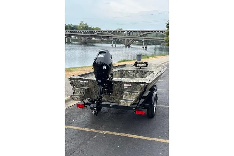 Slide: The Image of Tracker Grizzly 1654 T Sportsman 2026 - 48