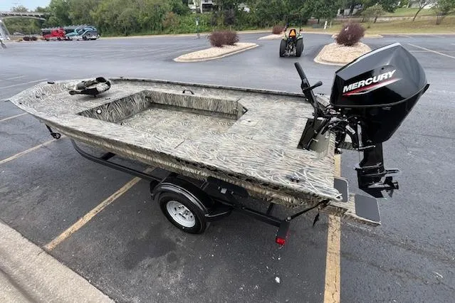 Slide: The Image of Tracker Grizzly 1654 T Sportsman 2026 - 49