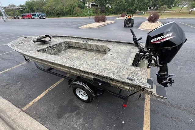 Slide: The Image of Tracker Grizzly 1654 T Sportsman 2026 - 50