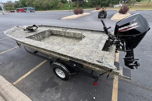 Slide: The Image of Tracker Grizzly 1654 T Sportsman 2026 - 51