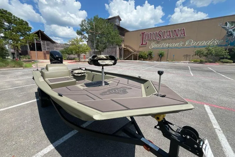 Slide: The Image of 2026 Tracker Grizzly 1754 SC boat parked at Louisiana Sportsman's Paradise. - 5