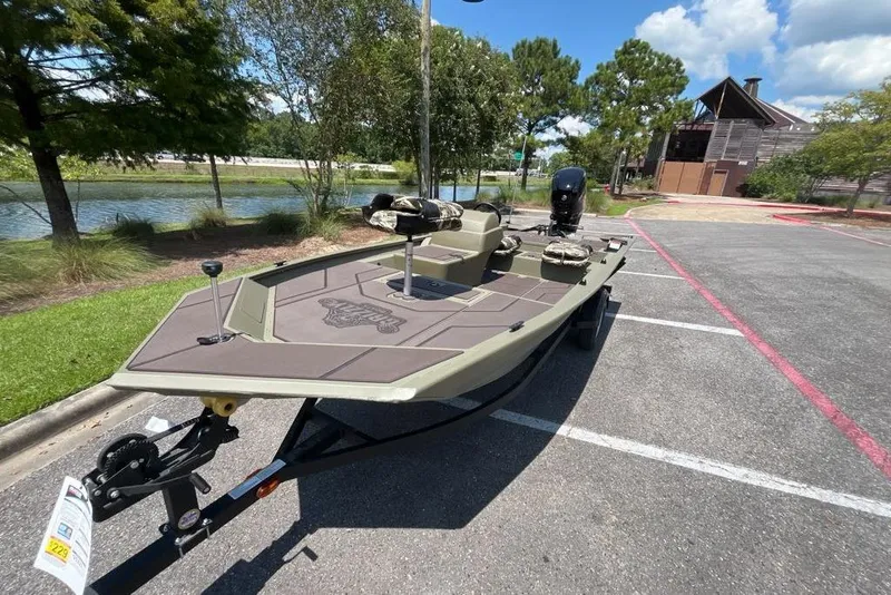 Slide: The Image of 2026 Tracker Grizzly 1754 SC boat on trailer in sunny parking lot. - 7