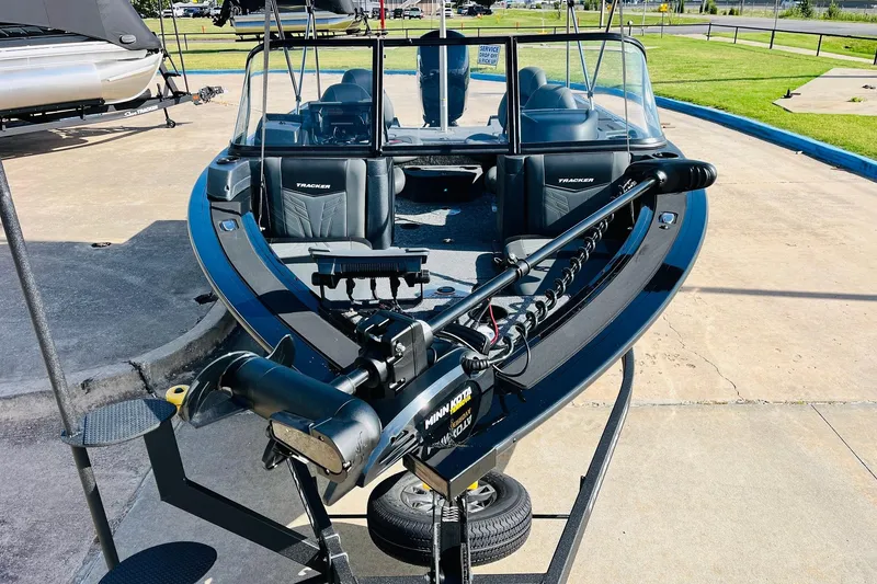 Slide: The Image of 2026 Tracker Targa V-18 Combo boat with Minn Kota trolling motor on display. - 3