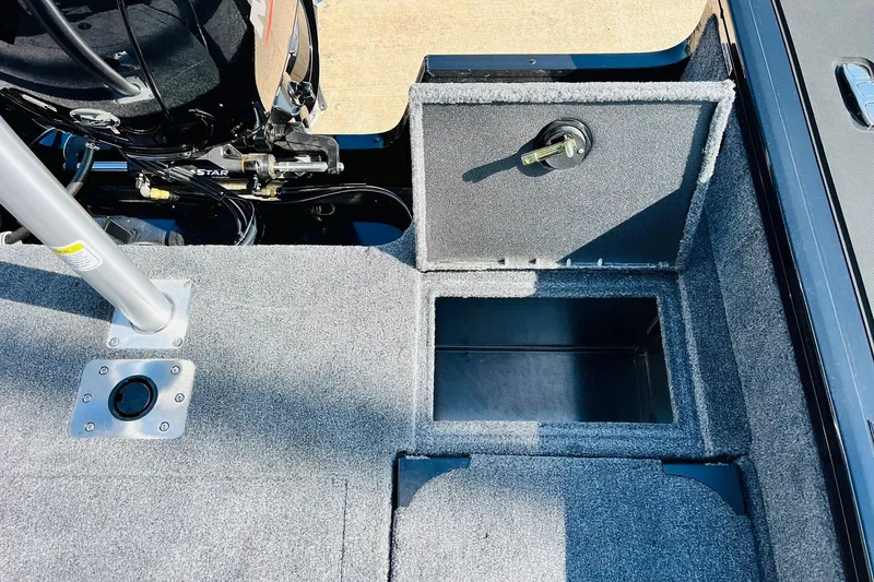 Slide: The Image of Tracker Targa V-18 Combo 2026 - 64