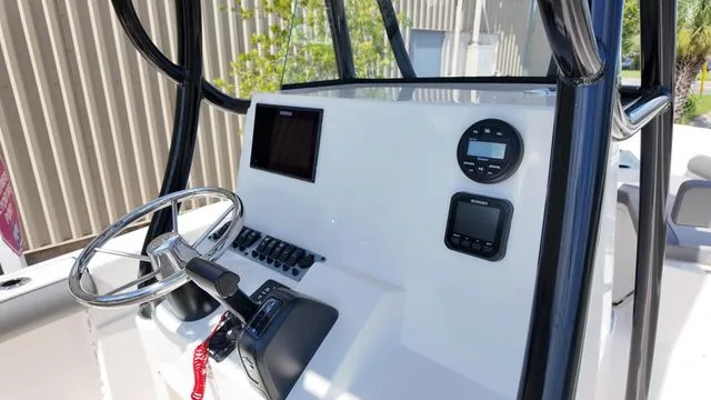 Slide: The Image of Sea Born LX22 Center Console 2026 - 12