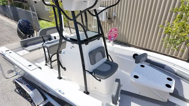 Slide: The Image of Sea Born LX22 Center Console 2026 - 13