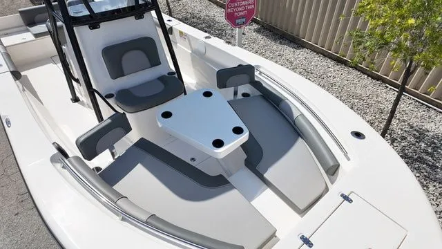 Slide: The Image of Sea Born LX22 Center Console 2026 - 15