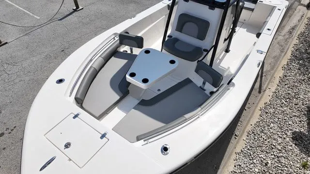 Slide: The Image of Sea Born LX22 Center Console 2026 - 16