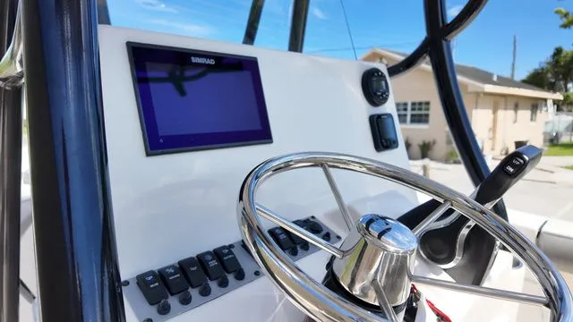 Slide: The Image of Sea Born LX22 Center Console 2026 - 2