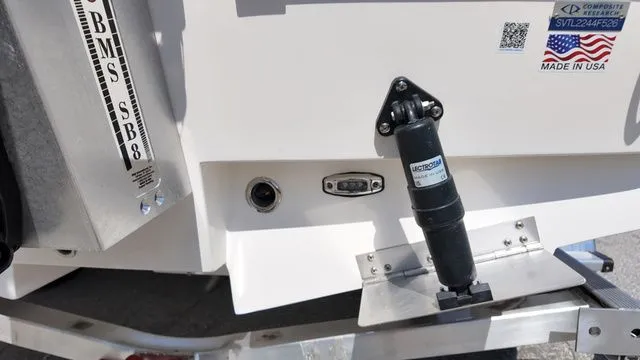 Slide: The Image of Sea Born LX22 Center Console 2026 - 22