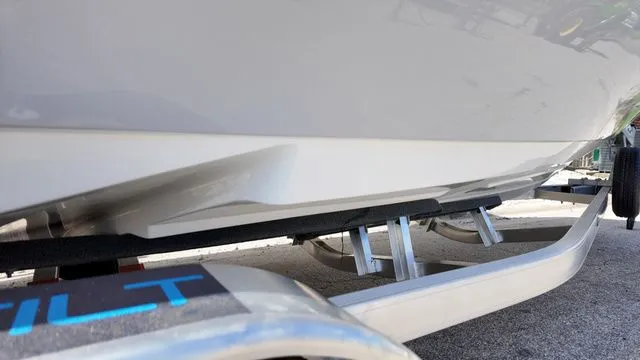 Slide: The Image of Sea Born LX22 Center Console 2026 - 24