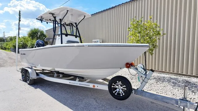 Slide: The Image of Sea Born LX22 Center Console 2026 - 26