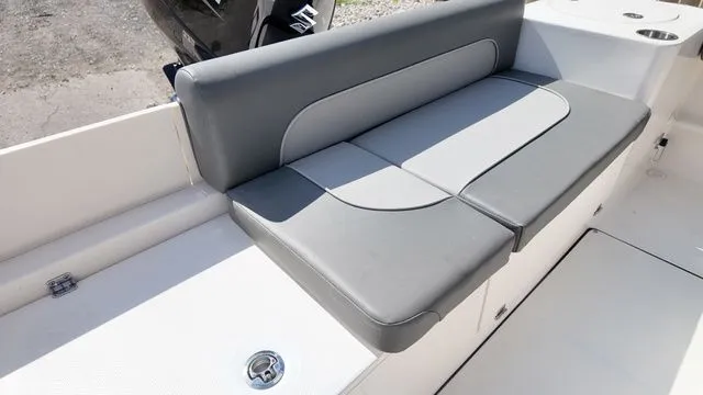 Slide: The Image of Sea Born LX22 Center Console 2026 - 33