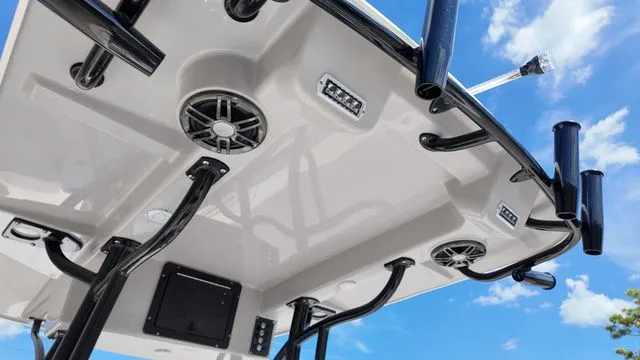 Slide: The Image of Sea Born LX22 Center Console 2026 - 36