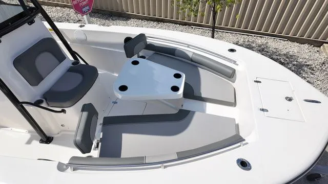 Slide: The Image of Sea Born LX22 Center Console 2026 - 4