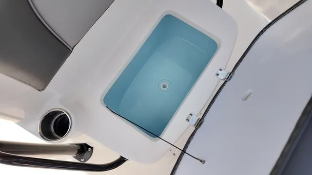 Slide: The Image of Sea Born LX22 Center Console 2026 - 40