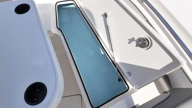 Slide: The Image of Sea Born LX22 Center Console 2026 - 41