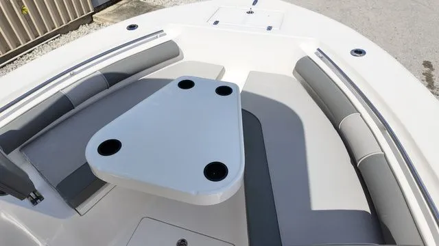 Slide: The Image of Sea Born LX22 Center Console 2026 - 42