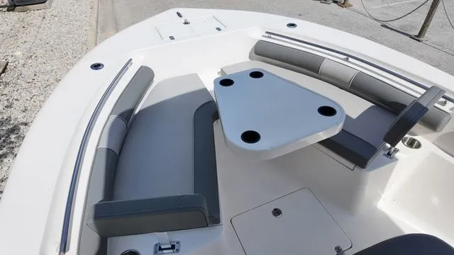 Slide: The Image of Sea Born LX22 Center Console 2026 - 43