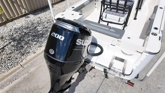 Slide: The Image of Sea Born LX22 Center Console 2026 - 8