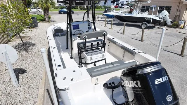 Slide: The Image of Sea Born LX22 Center Console 2026 - 9