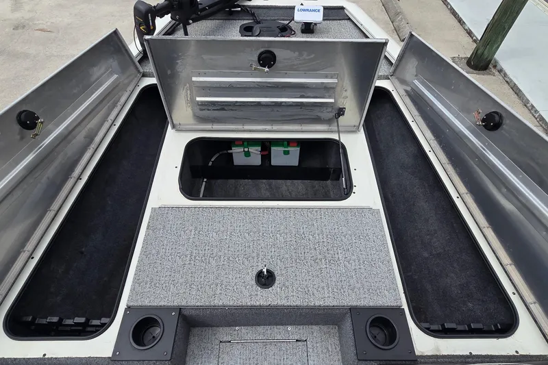 Slide: The Image of 2023 Tracker Pro Team 195 TXW Tournament Edition boat storage compartments open. - 19