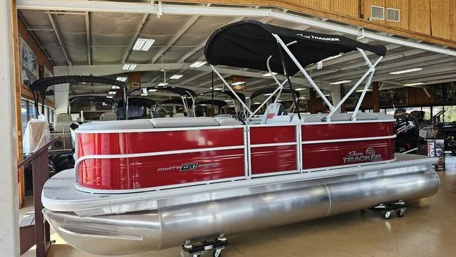 Slide: The Image of Sun Tracker Party Barge 20 DLX 2026 - 18