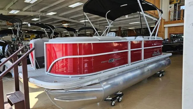 Slide: The Image of Sun Tracker Party Barge 20 DLX 2026 - 19