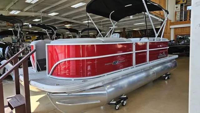 Slide: The Image of Sun Tracker Party Barge 20 DLX 2026 - 4