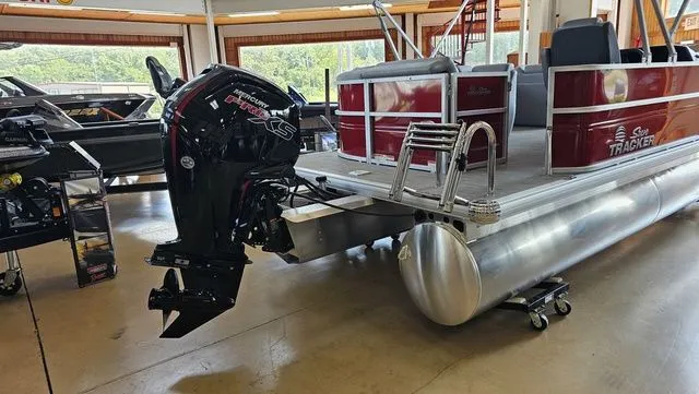 Slide: The Image of Sun Tracker Party Barge 20 DLX 2026 - 6