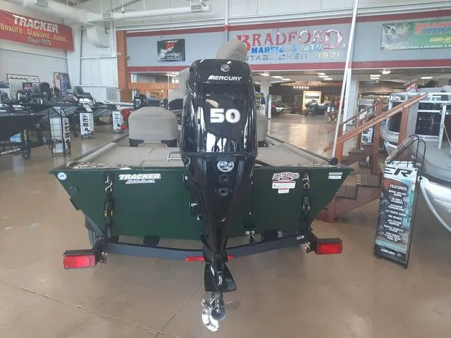 Slide: The Image of Tracker Bass Tracker Classic Limited 2026 - 23