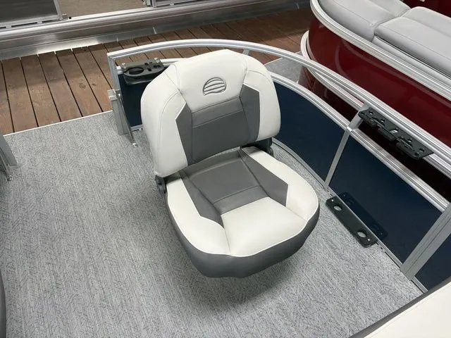 Slide: The Image of Sun Tracker Bass Buggy 16 XL 2026 - 11