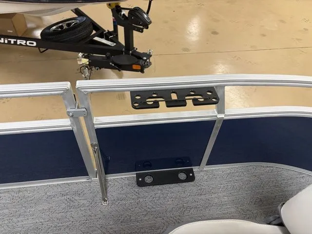 Slide: The Image of Sun Tracker Bass Buggy 16 XL 2026 - 13