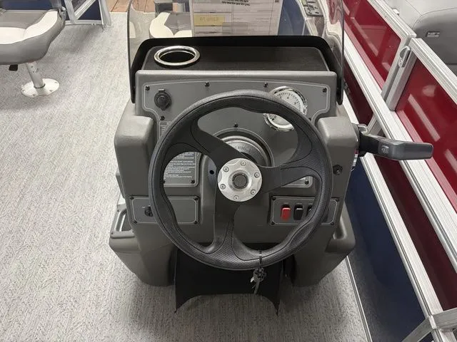 Slide: The Image of Sun Tracker Bass Buggy 16 XL 2026 - 17