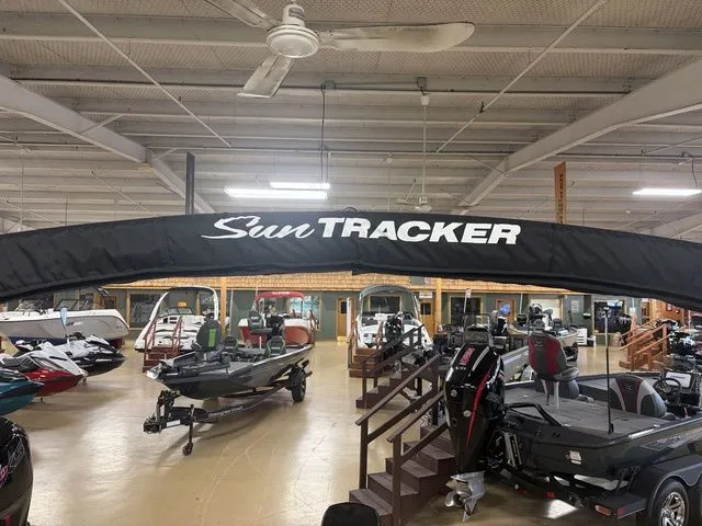 Slide: The Image of Sun Tracker Bass Buggy 16 XL 2026 - 20