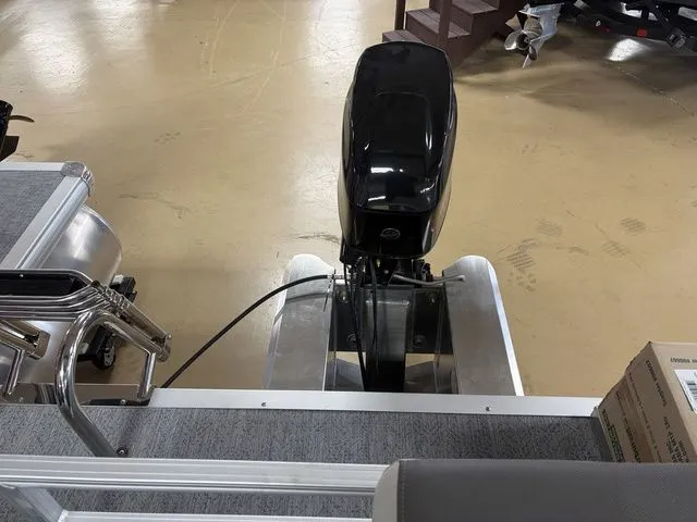 Slide: The Image of Sun Tracker Bass Buggy 16 XL 2026 - 24