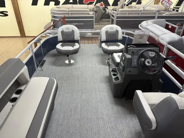 Slide: The Image of Sun Tracker Bass Buggy 16 XL 2026 - 26