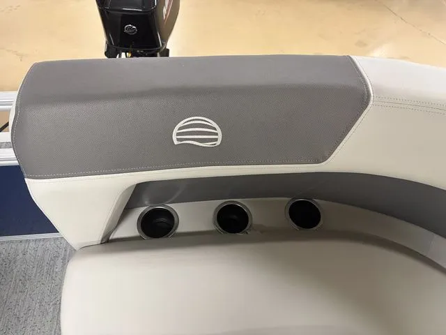 Slide: The Image of Sun Tracker Bass Buggy 16 XL 2026 - 31