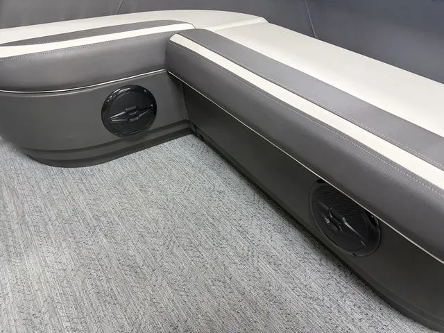 Slide: The Image of Sun Tracker Bass Buggy 16 XL 2026 - 32