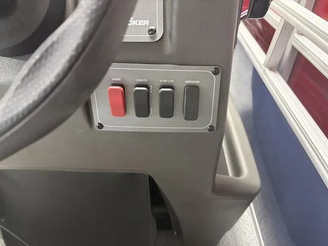 Slide: The Image of Sun Tracker Bass Buggy 16 XL 2026 - 35