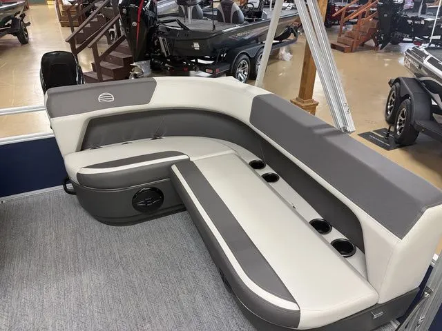 Slide: The Image of Sun Tracker Bass Buggy 16 XL 2026 - 39