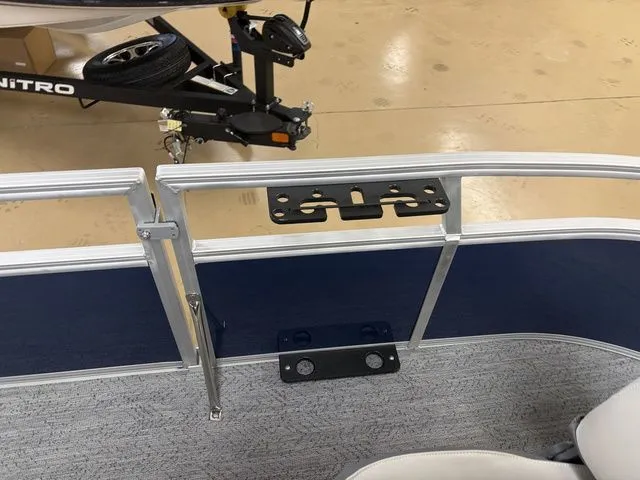 Slide: The Image of Sun Tracker Bass Buggy 16 XL 2026 - 40