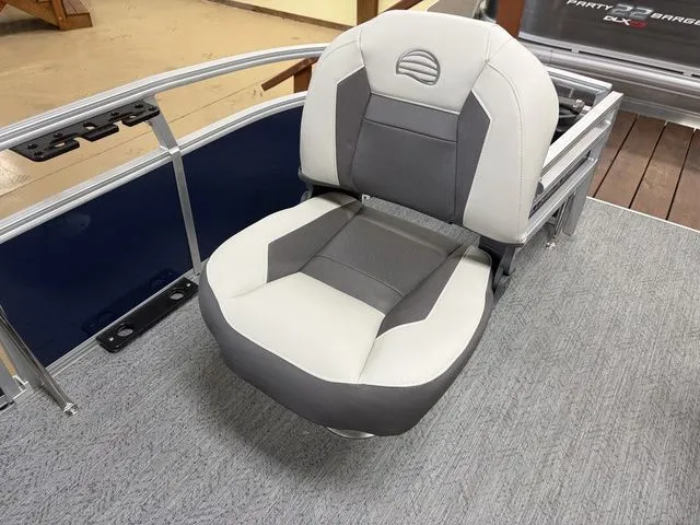 Slide: The Image of Sun Tracker Bass Buggy 16 XL 2026 - 41