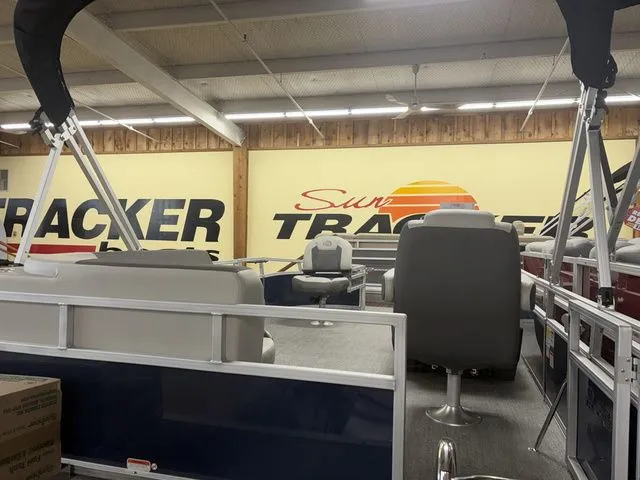 Slide: The Image of Sun Tracker Bass Buggy 16 XL 2026 - 47