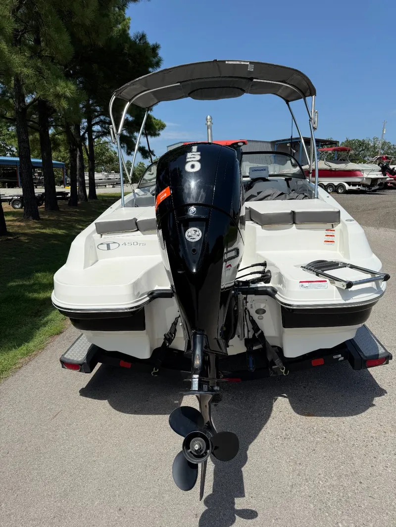 Slide: The Image of Tahoe 450TS 2019 - 3